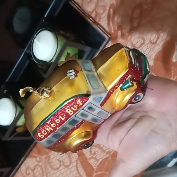 SCHOOL BUS BLOWN GLASS CHRISTMAS ORNAMENT - Picture 6 of 9